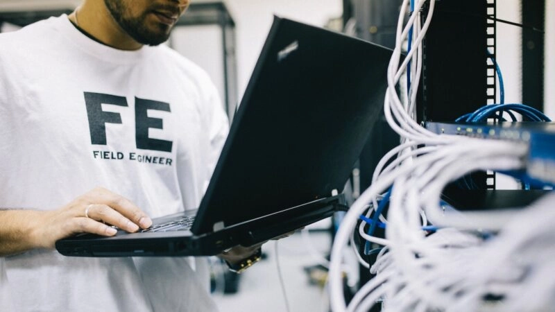 AV Tech uses computer to troubleshoot